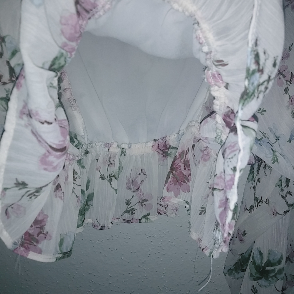 Olivaceous S Soft Floral Pink Green on White Bubble Hem Top - Picture 3 of 12